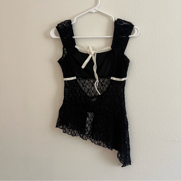 Urban Outfitters Kimchi Blue Penelope Lace Keyhole Back
Asymmetric Top - Picture 8 of 9